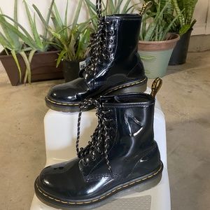 Dr Martens women’s 1460 Classic Patent leather Combat boots